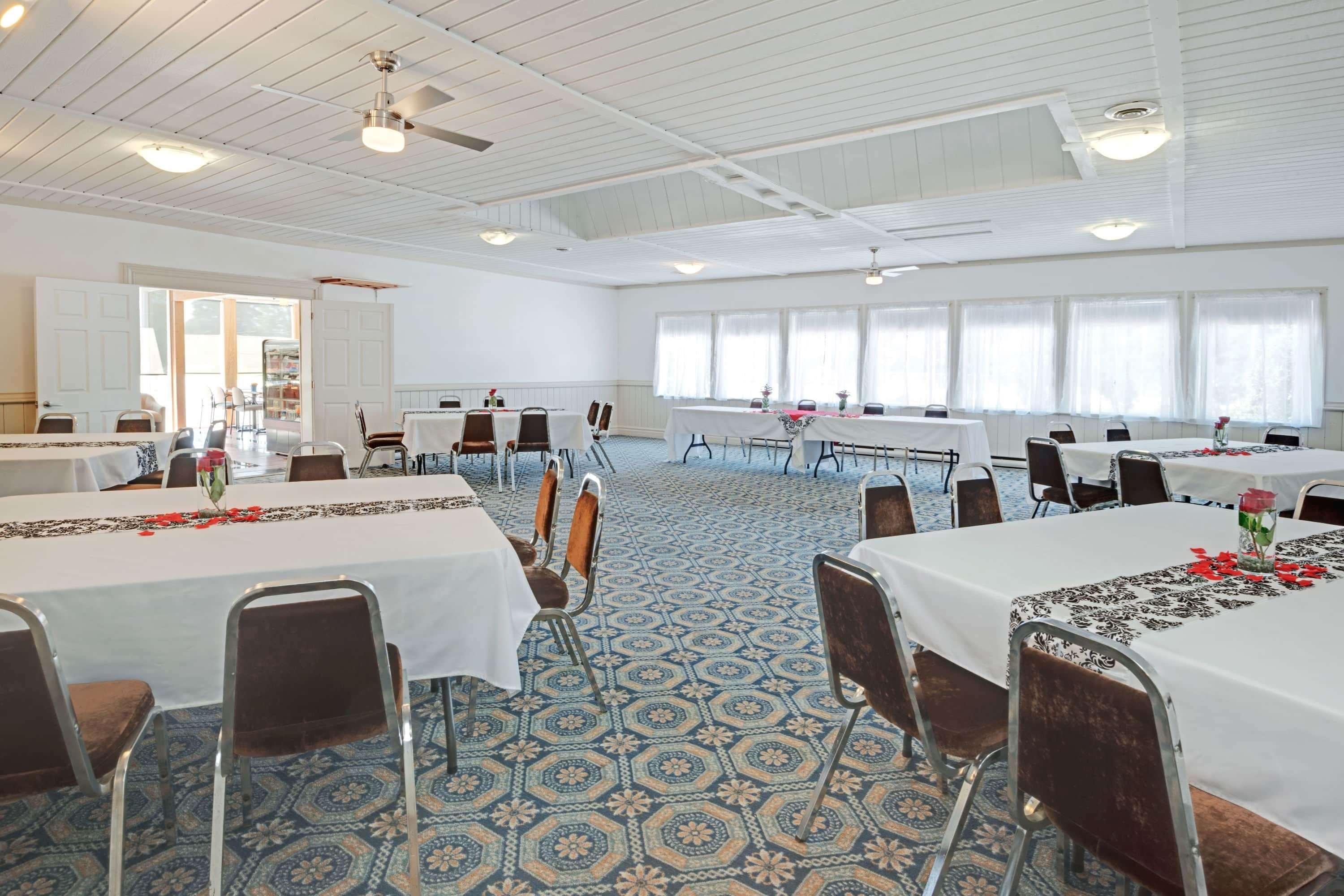 Howard Johnson By Wyndham Lindsay Exterior foto